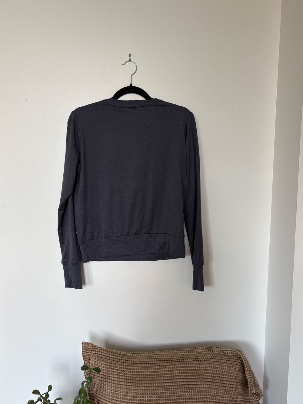 Vuori Long Sleeve Crew Sweatshirt in Charcoal - Picture 5 of 7
